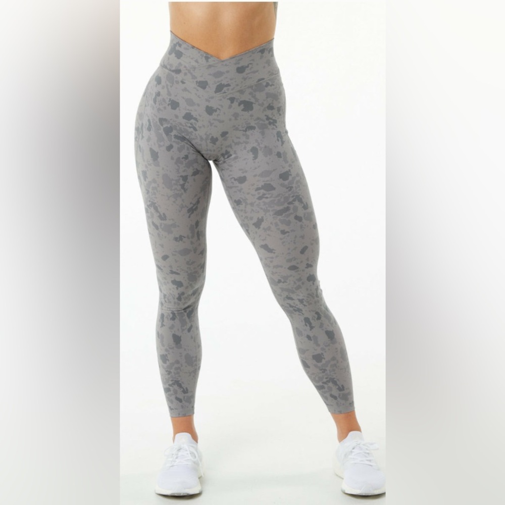 Alphalete Gray Camo High-Waist Leggings